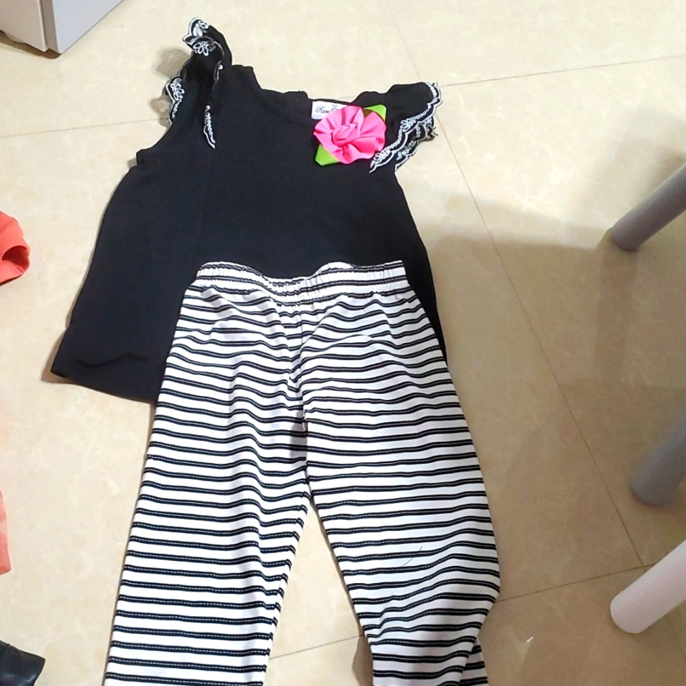 Black and white outfit size 4 girls